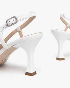 Chanel a Punta in Pelle Bianca