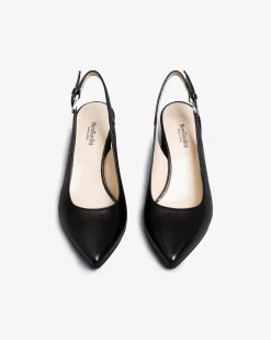 Chanel a Punta in Pelle Nera