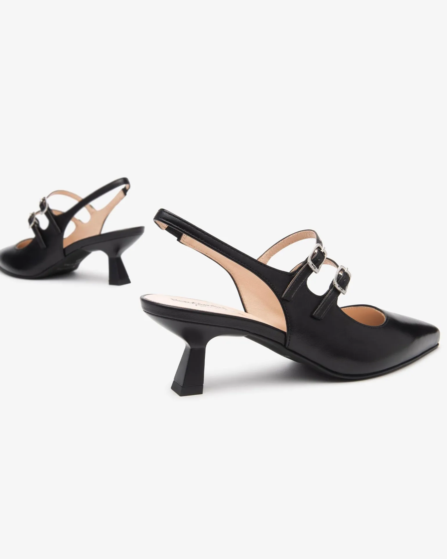 Chanel a Punta in Pelle Nera Tacco Rocchetto