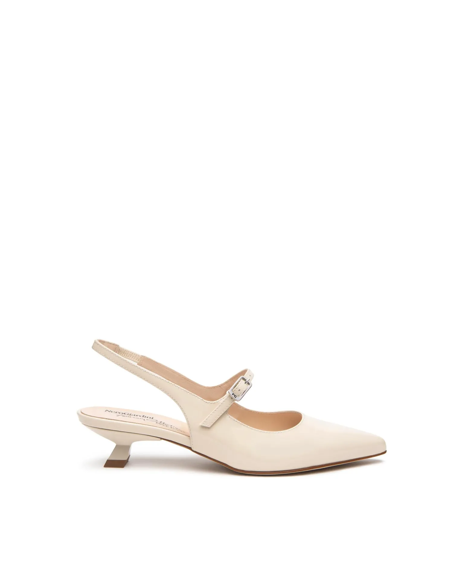 Chanel a Punta in Vernice Latte Tacco Rocchetto