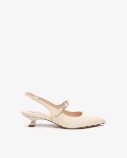 Chanel a Punta in Vernice Latte Tacco Rocchetto
