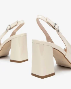 Chanel in Pelle Vernice Latte