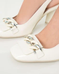 Chanel in Pelle Vernice Latte