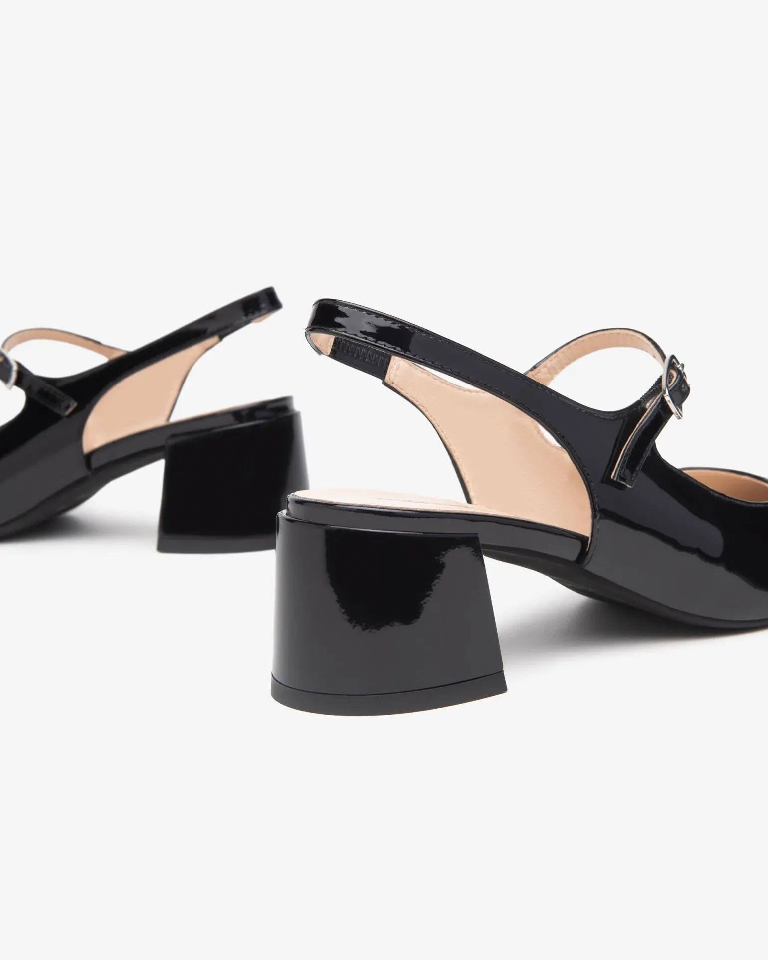 Chanel Sling Back in Vernice Nera