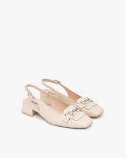 Chanel Tacco Basso in Vernice Latte con Fibbia