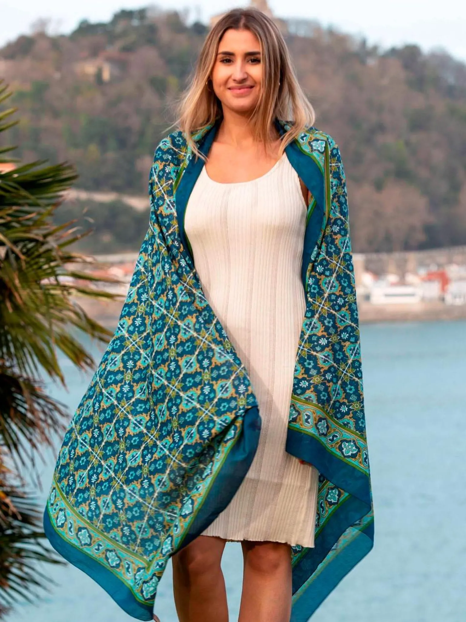 Foulard Pareo in Cotone Stampato Fantasia Blu